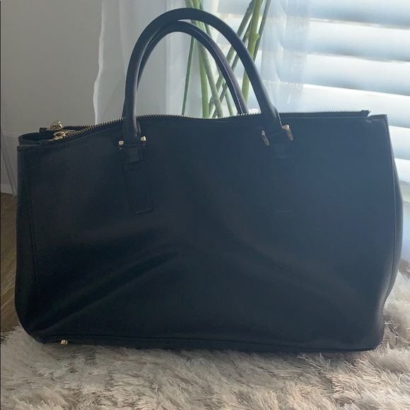 Tory Burch luggage bag - Picture 3 of 3